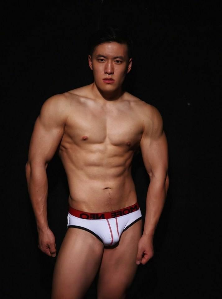 hot male 575 (18+)