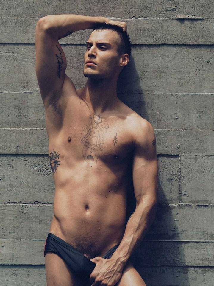 hot male 575 (18+)