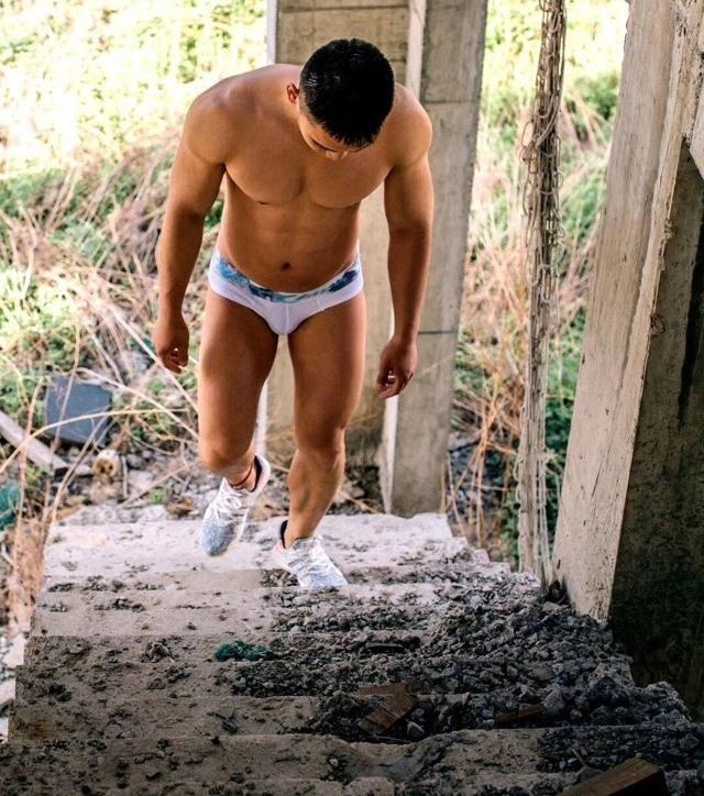 hot male 575 (18+)