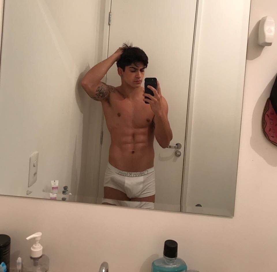 hot male 576 (18+)