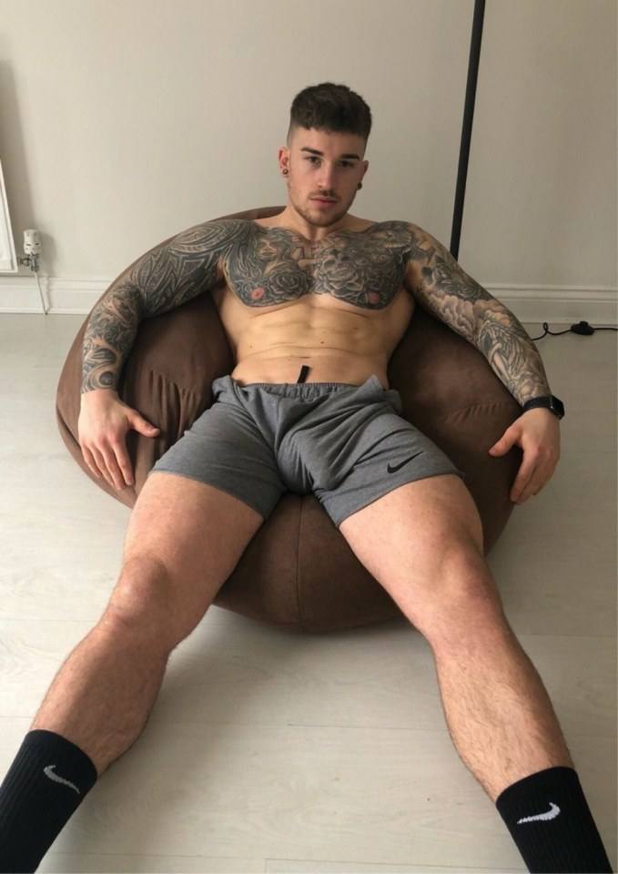 hot male 576 (18+)