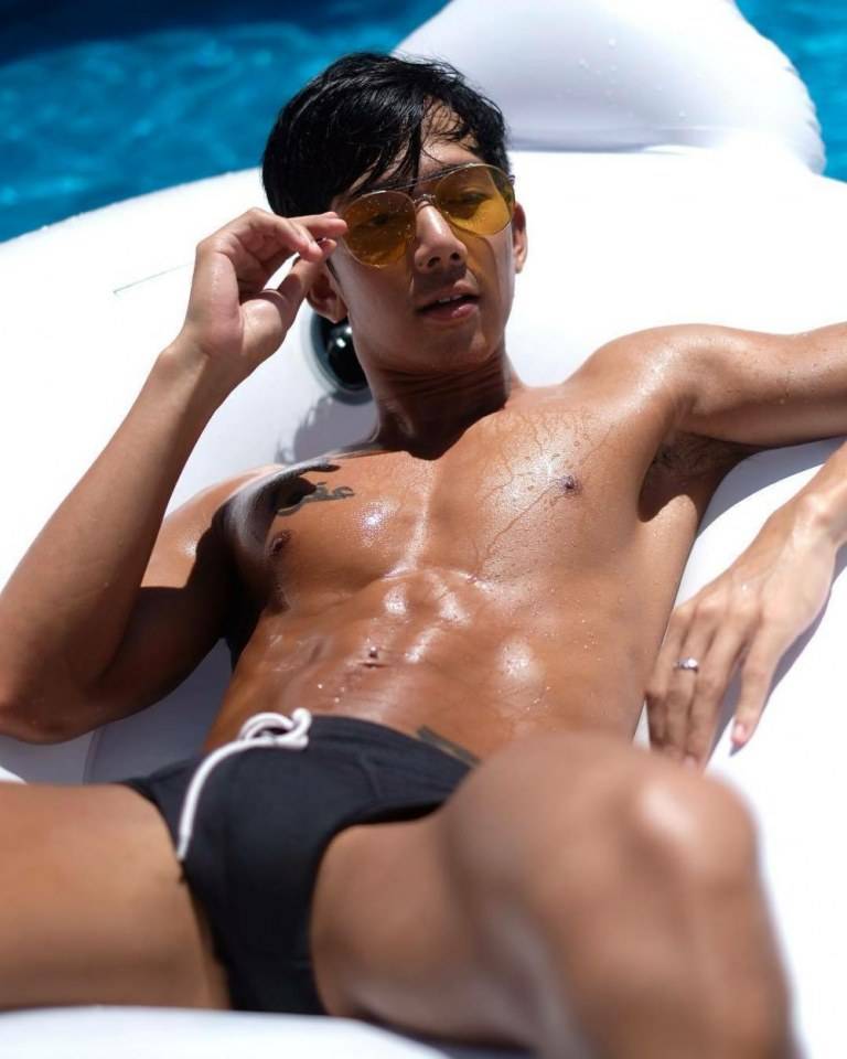 hot male 580 (18+)
