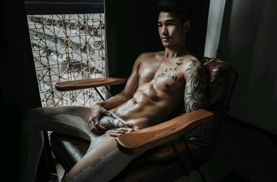 hot male 582 (18+)