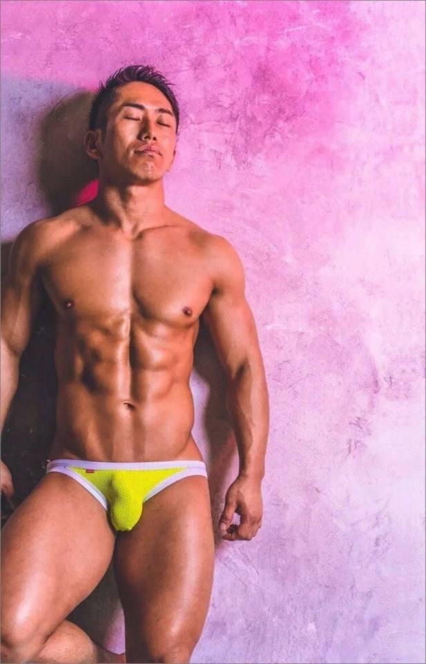 hot male 582 (18+)