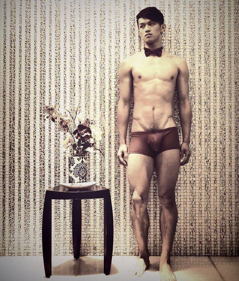 hot male 582 (18+)