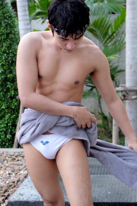 อยากว่ายน้ำมั๊ย