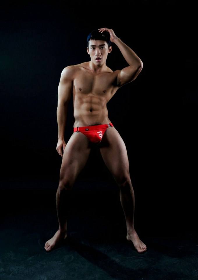 hot male 583 (18+)