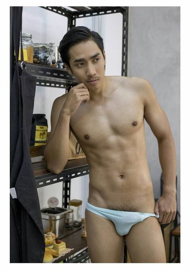 hot male 583 (18+)