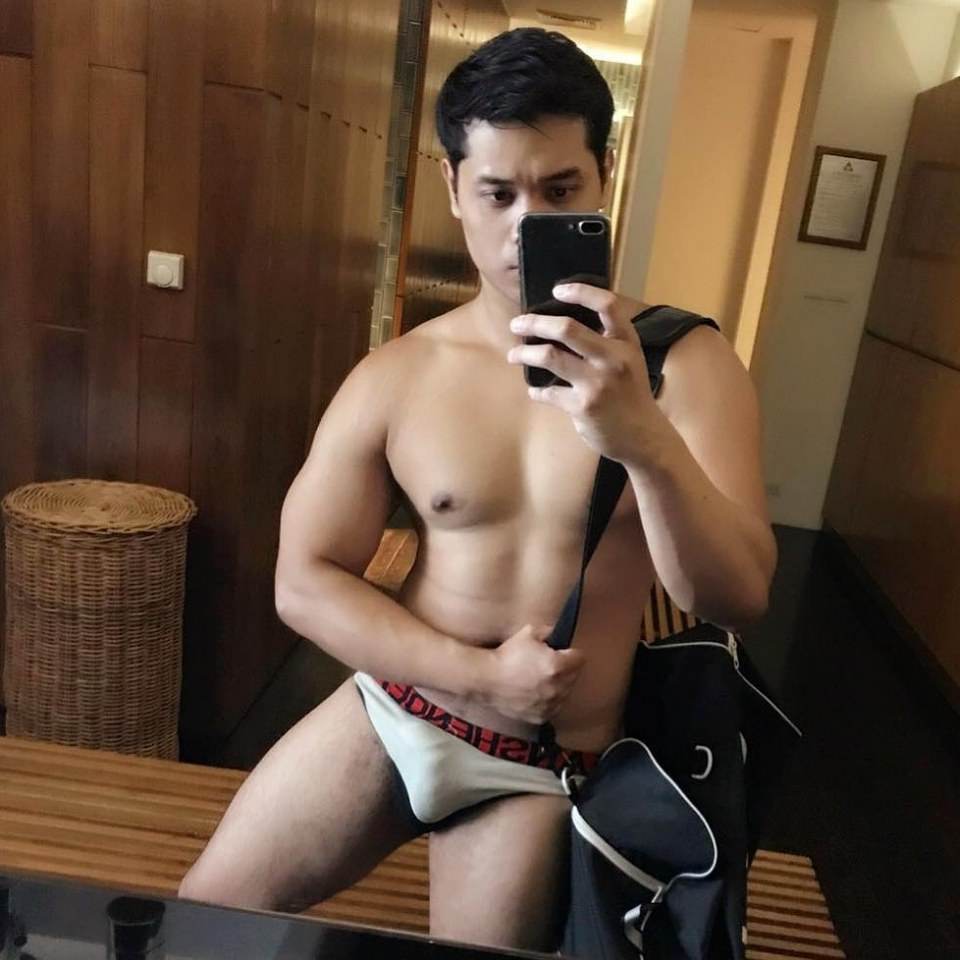 hot male 583 (18+)