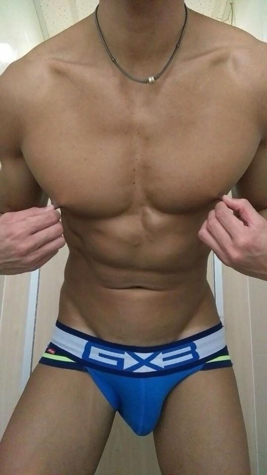 hot male 583 (18+)