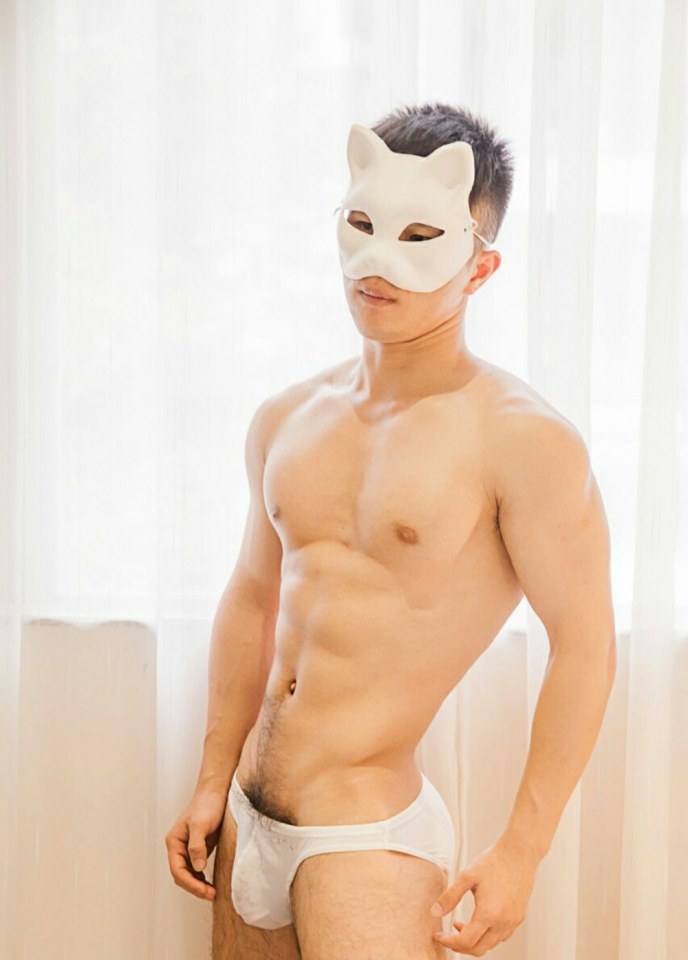 hot male 583 (18+)