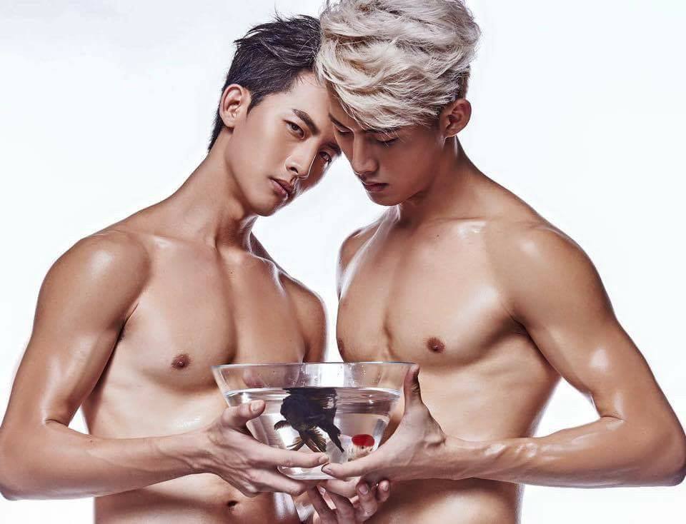 หล่อแพ็คคู่