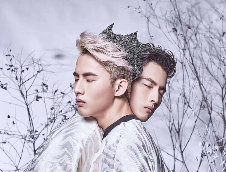 หล่อแพ็คคู่