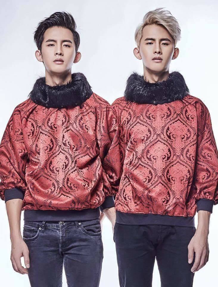 หล่อแพ็คคู่