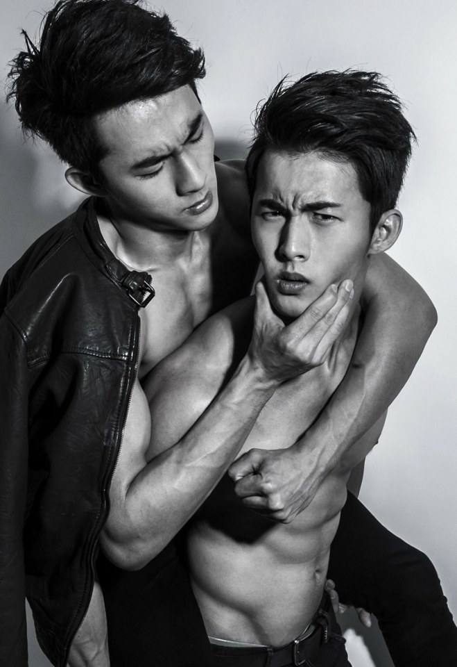 หล่อแพ็คคู่
