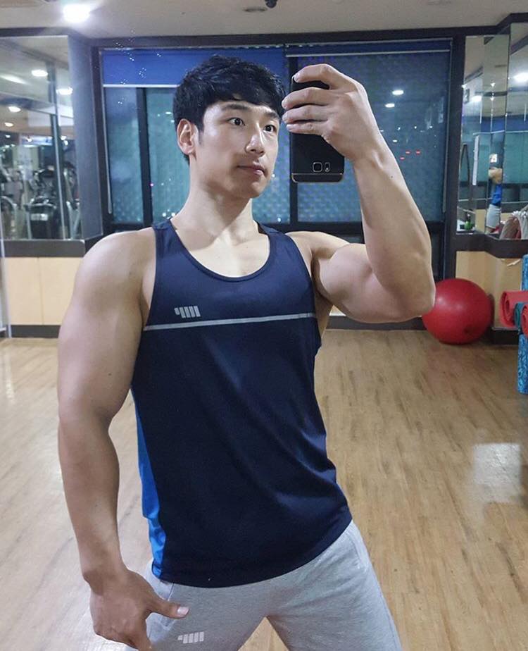 พี่เกาหุ่นน่าซบ ๙