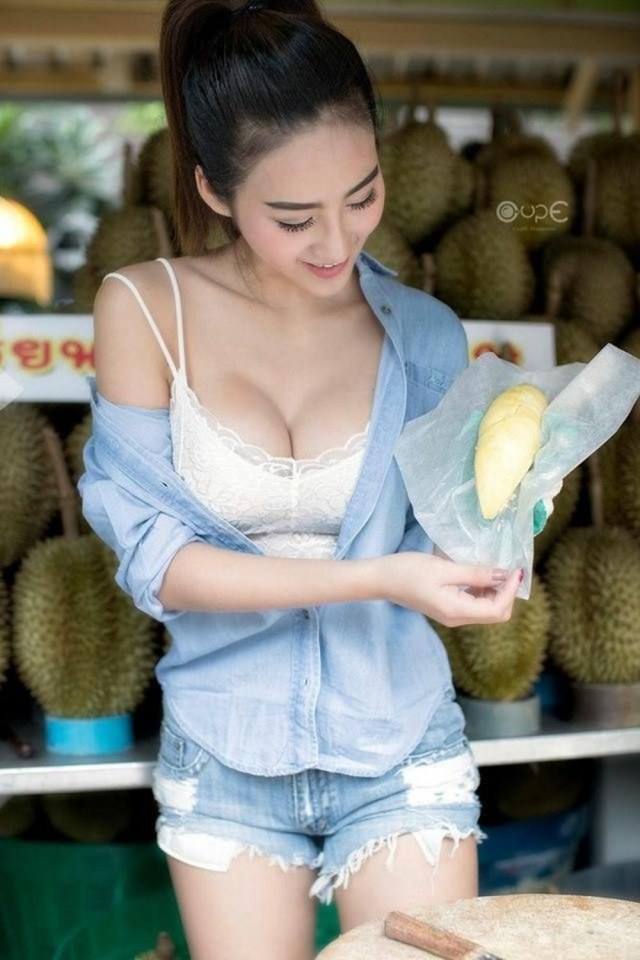 แม่ค้าทุเรียนแซ่บๆ