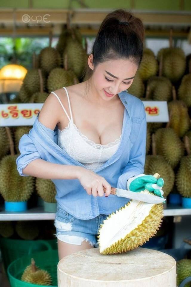 แม่ค้าทุเรียนแซ่บๆ