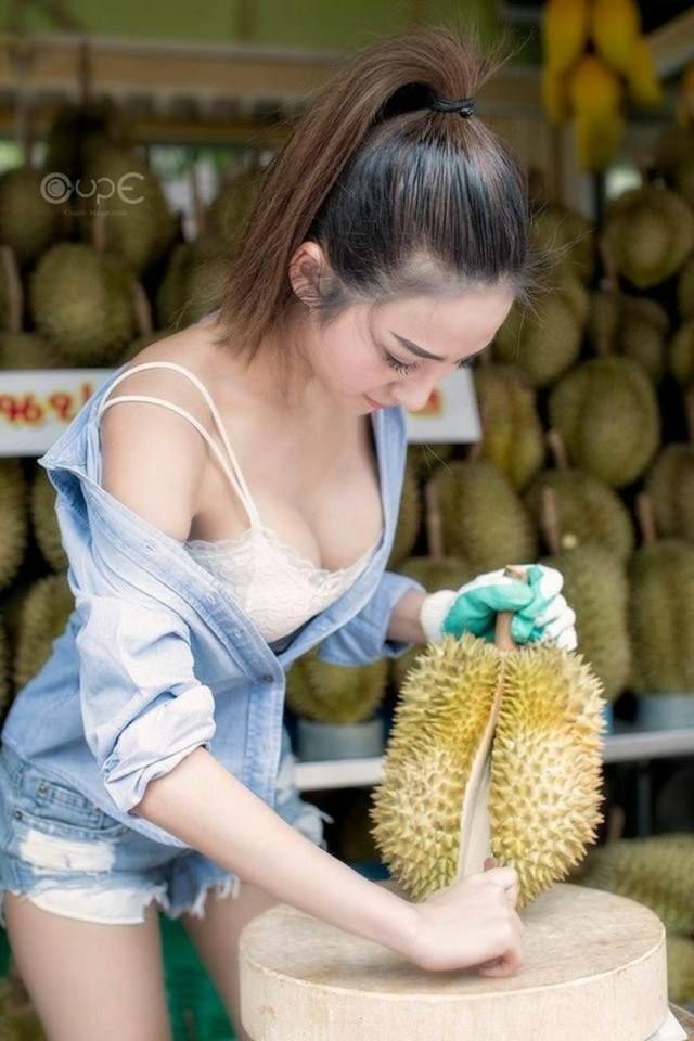 แม่ค้าทุเรียนแซ่บๆ