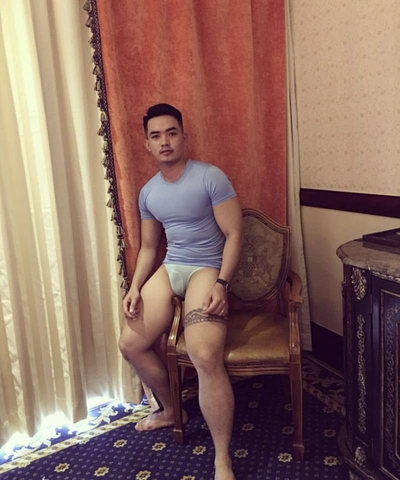 hot male 584 (18+)