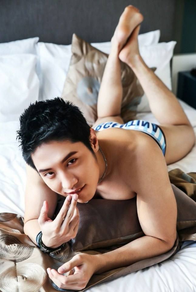 hot male 584 (18+)