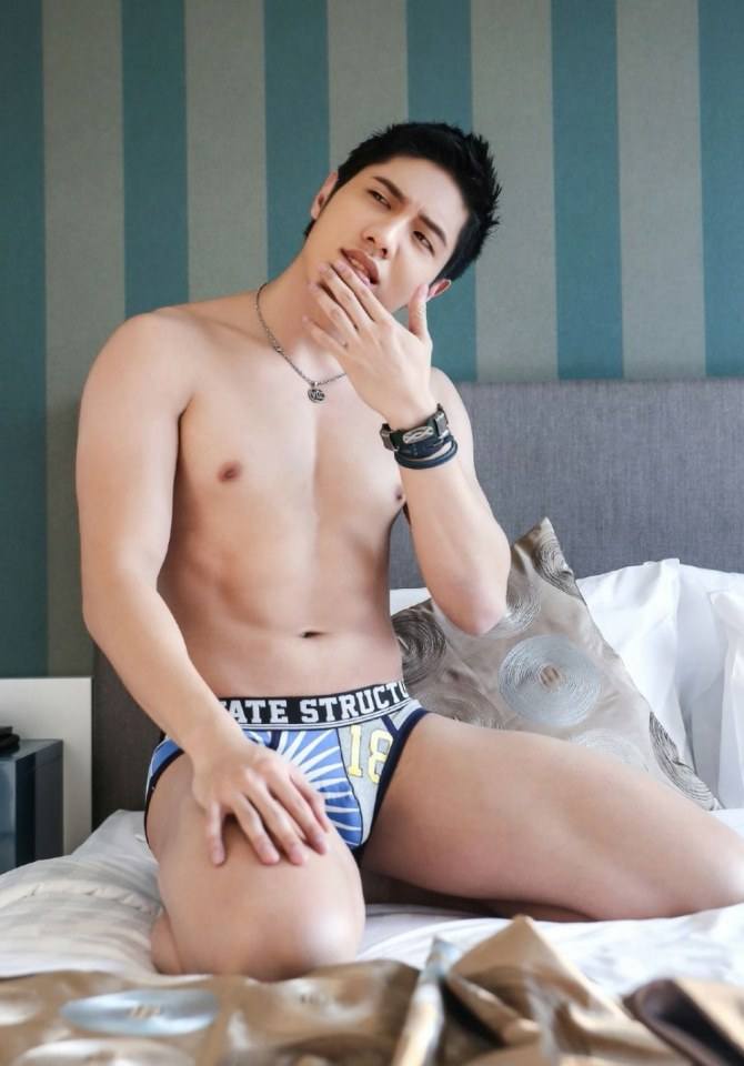 hot male 584 (18+)