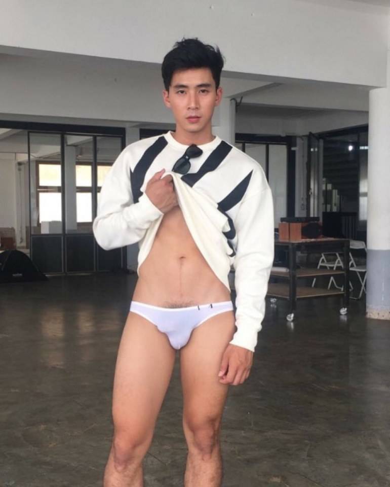 hot male 584 (18+)