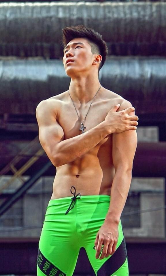 hot male 585 (18+)