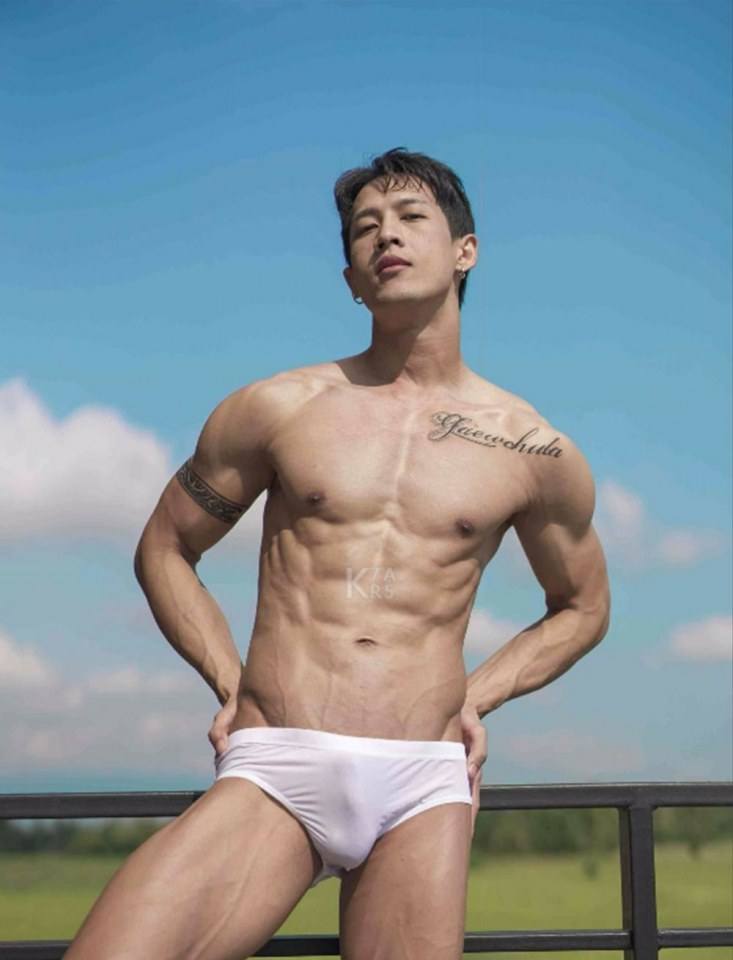 hot male 585 (18+)