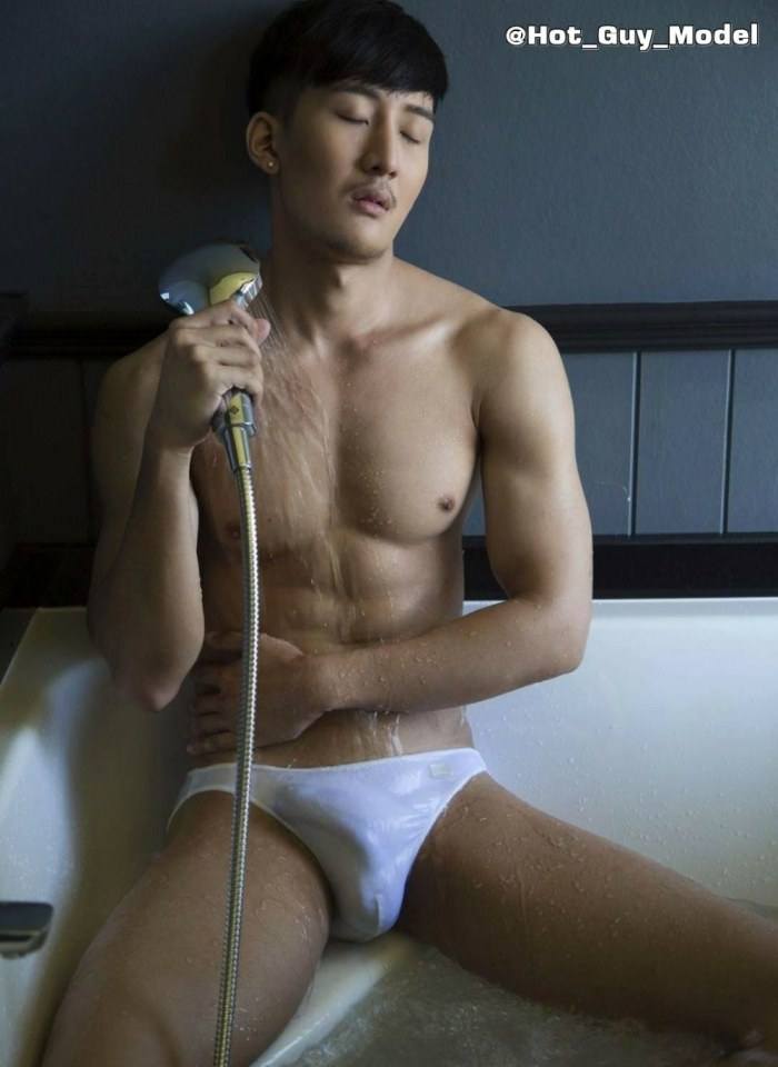 hot male 585 (18+)