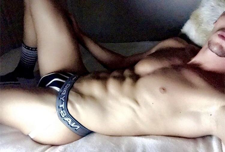 hot male 586 (18+)