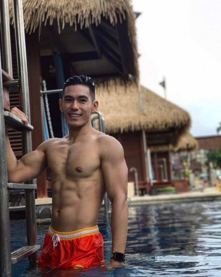 ถอดโชว์เรือนร่าง 2165