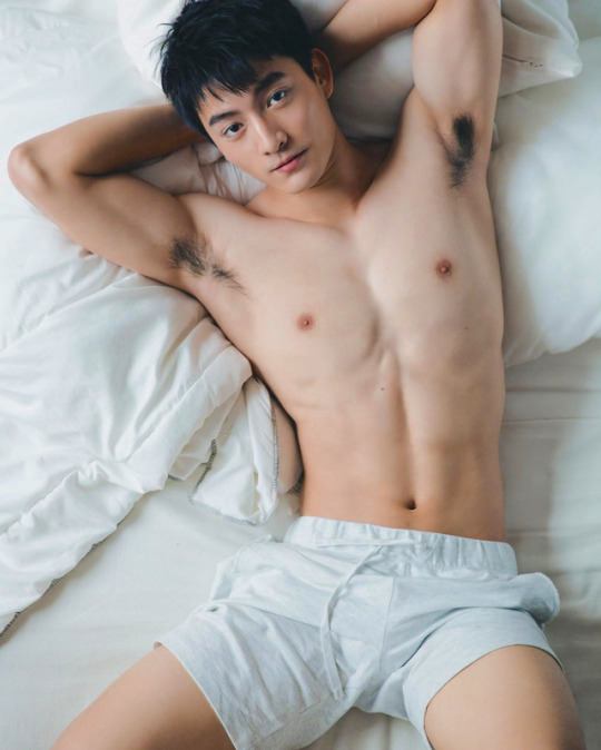 ถอดโชว์เรือนร่าง 2190