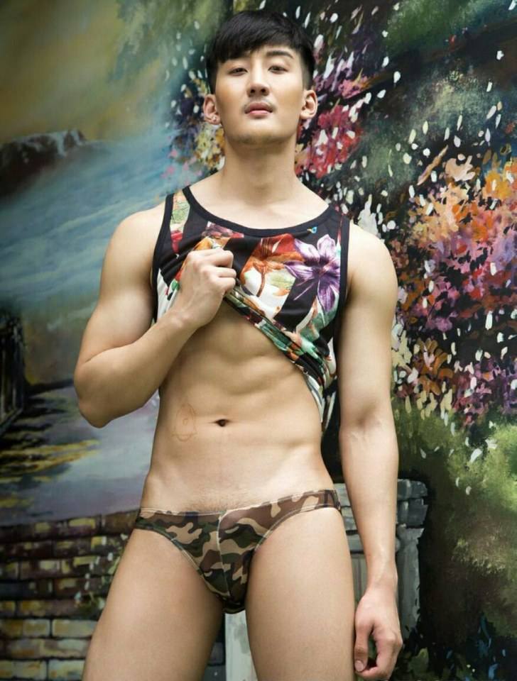 hot male 587 (18+)
