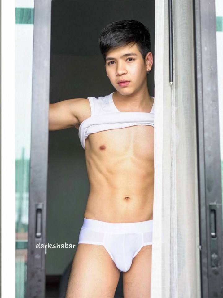hot male 587 (18+)