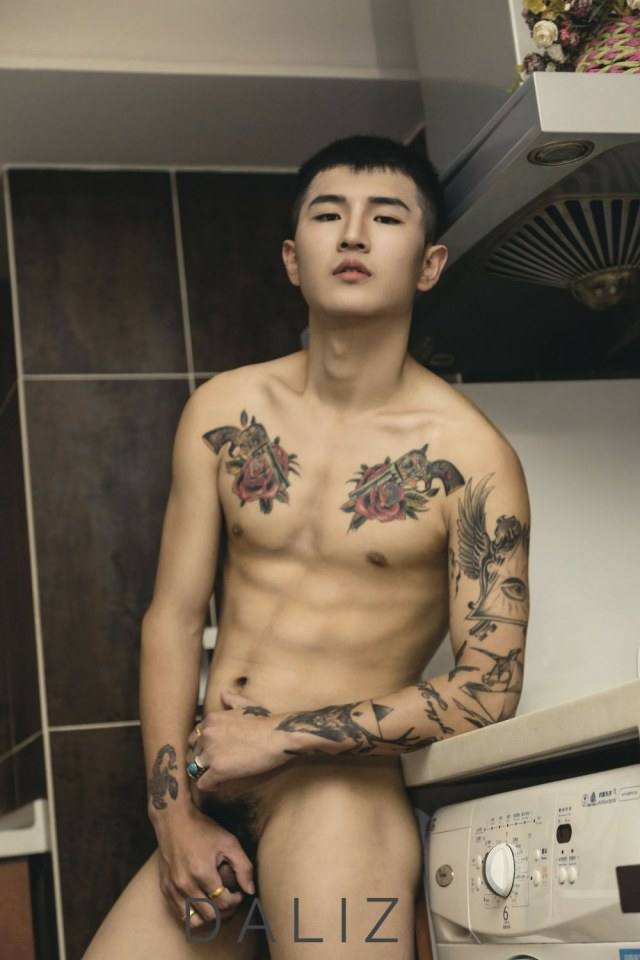 hot male 587 (18+)