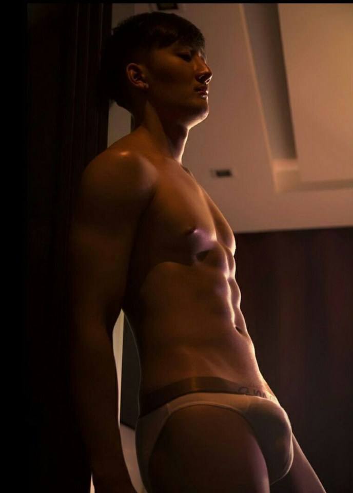 hot male 587 (18+)