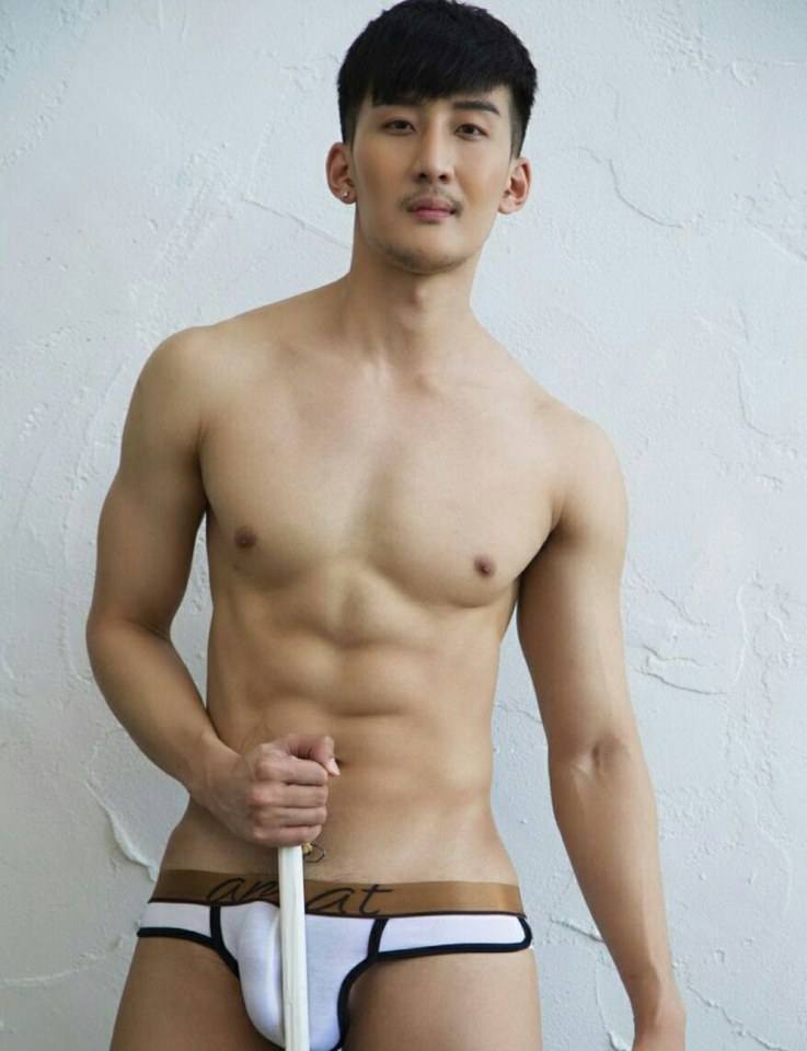 hot male 587 (18+)