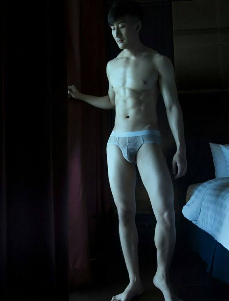 hot male 587 (18+)
