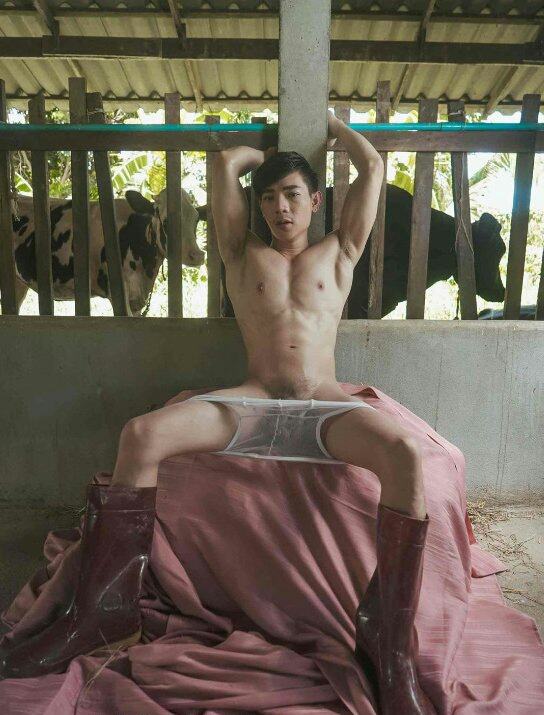 hot male 587 (18+)