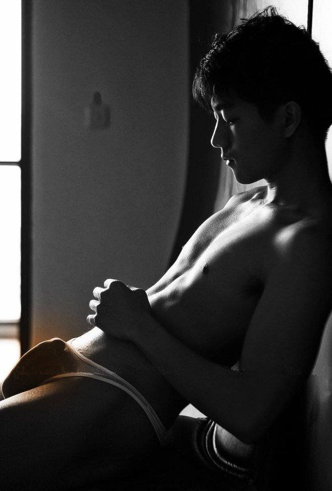 hot male 588 (18+)