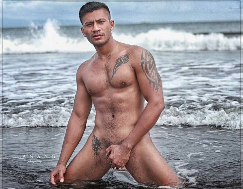 hot male 589 (18+)