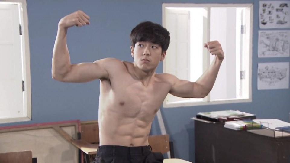 ย้อนดูฉาก "นน ชานน" ถอดเสื้อโชว์หุ่นแซ่บ ในบางรักซอย9/1(ซีซั่น1)