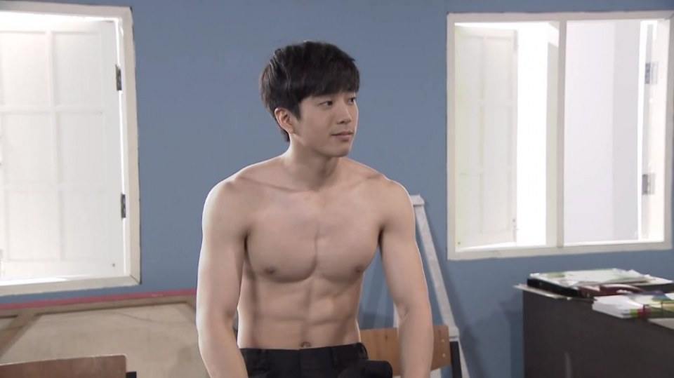 ย้อนดูฉาก "นน ชานน" ถอดเสื้อโชว์หุ่นแซ่บ ในบางรักซอย9/1(ซีซั่น1)