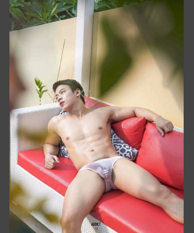 hot male 590 (18+)