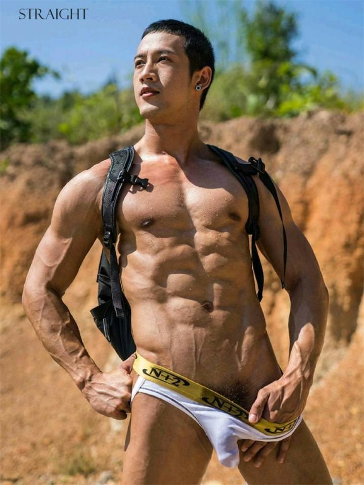 hot male 590 (18+)