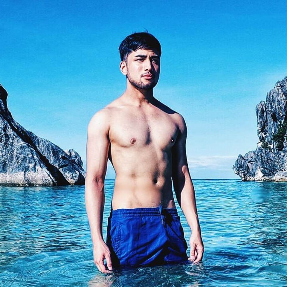 หล่อน่าเลีย