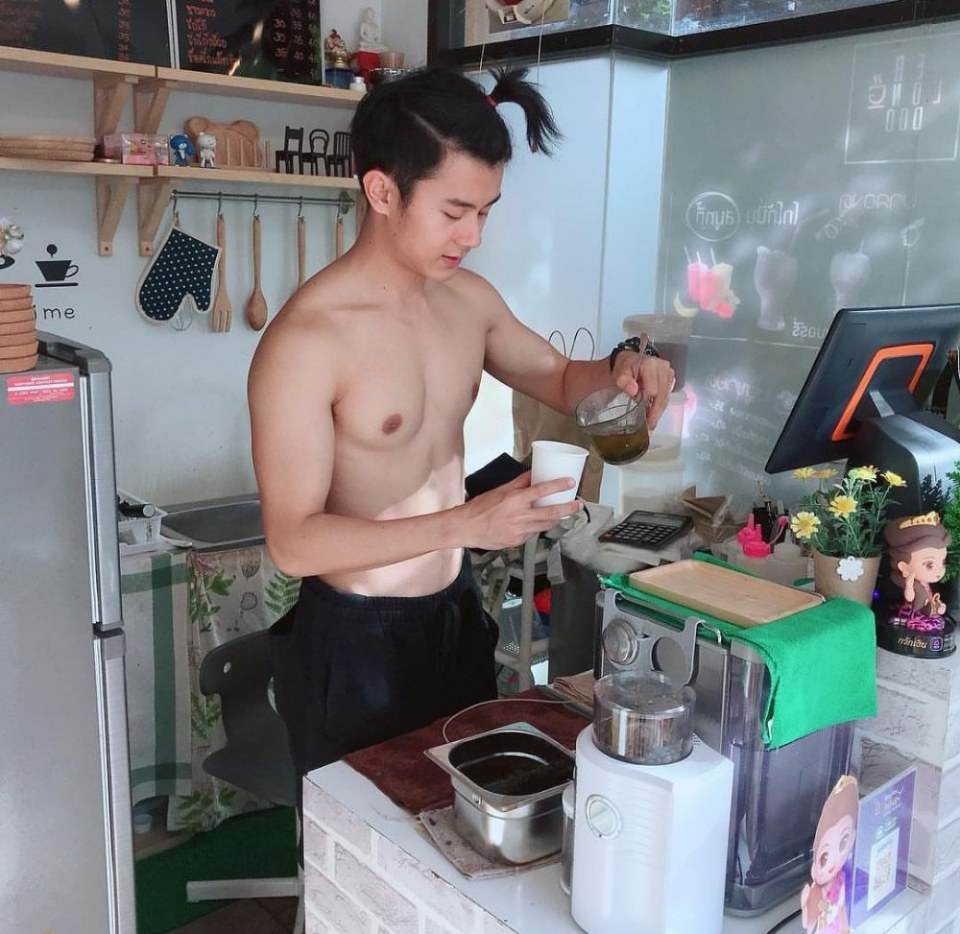 หล่อน่าเลีย