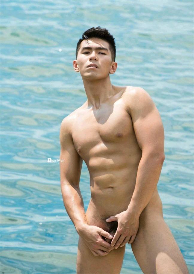 hot male 591 (18+)