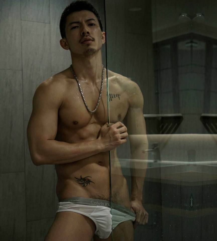 hot male 592 (18+)